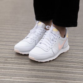 Nike womens cheap internationalist white